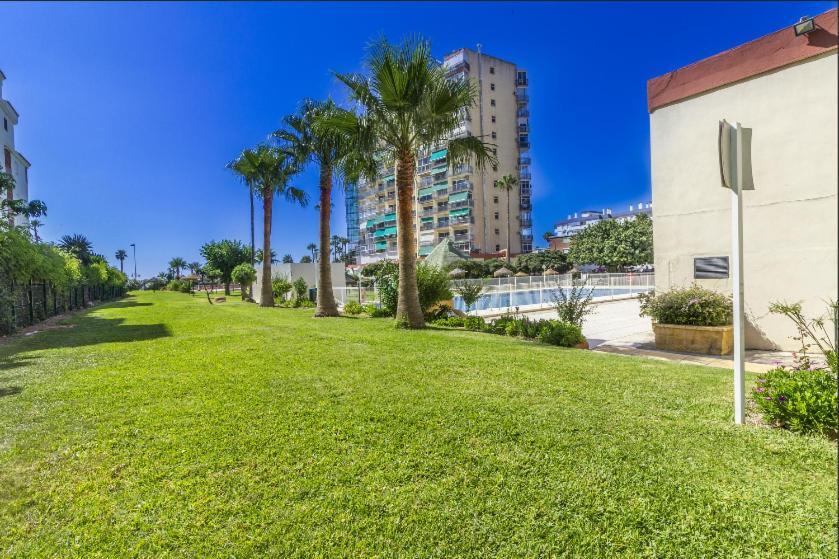 Maravilloso Apartamento En Primera Línea De Playa Benalmádena Exterior foto