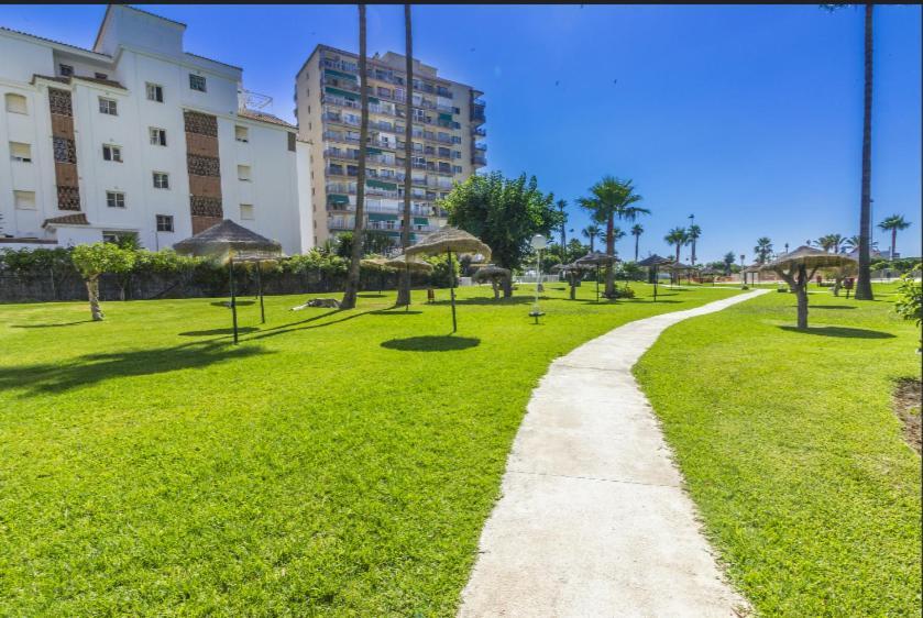 Maravilloso Apartamento En Primera Línea De Playa Benalmádena Exterior foto
